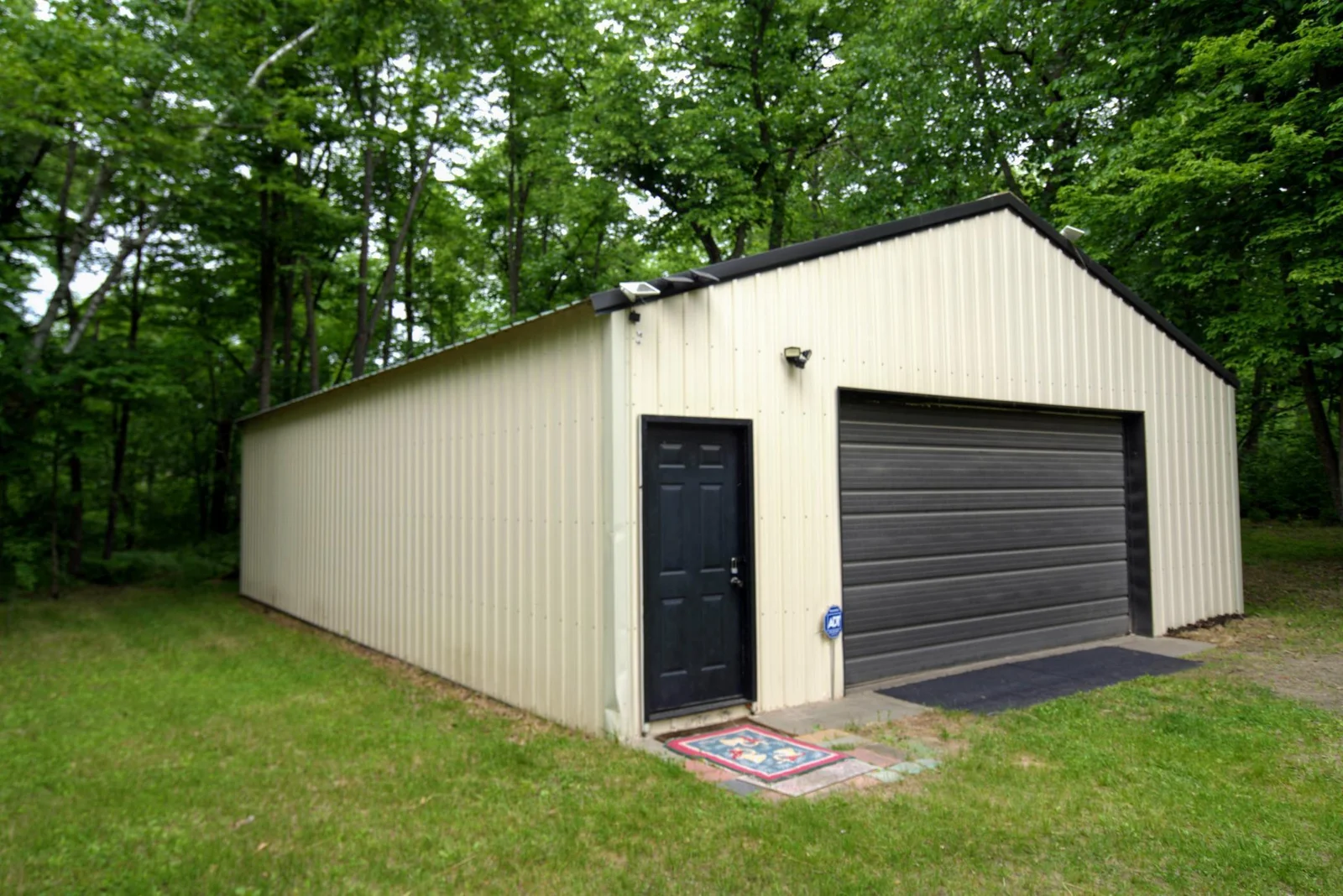 Additional view pole building