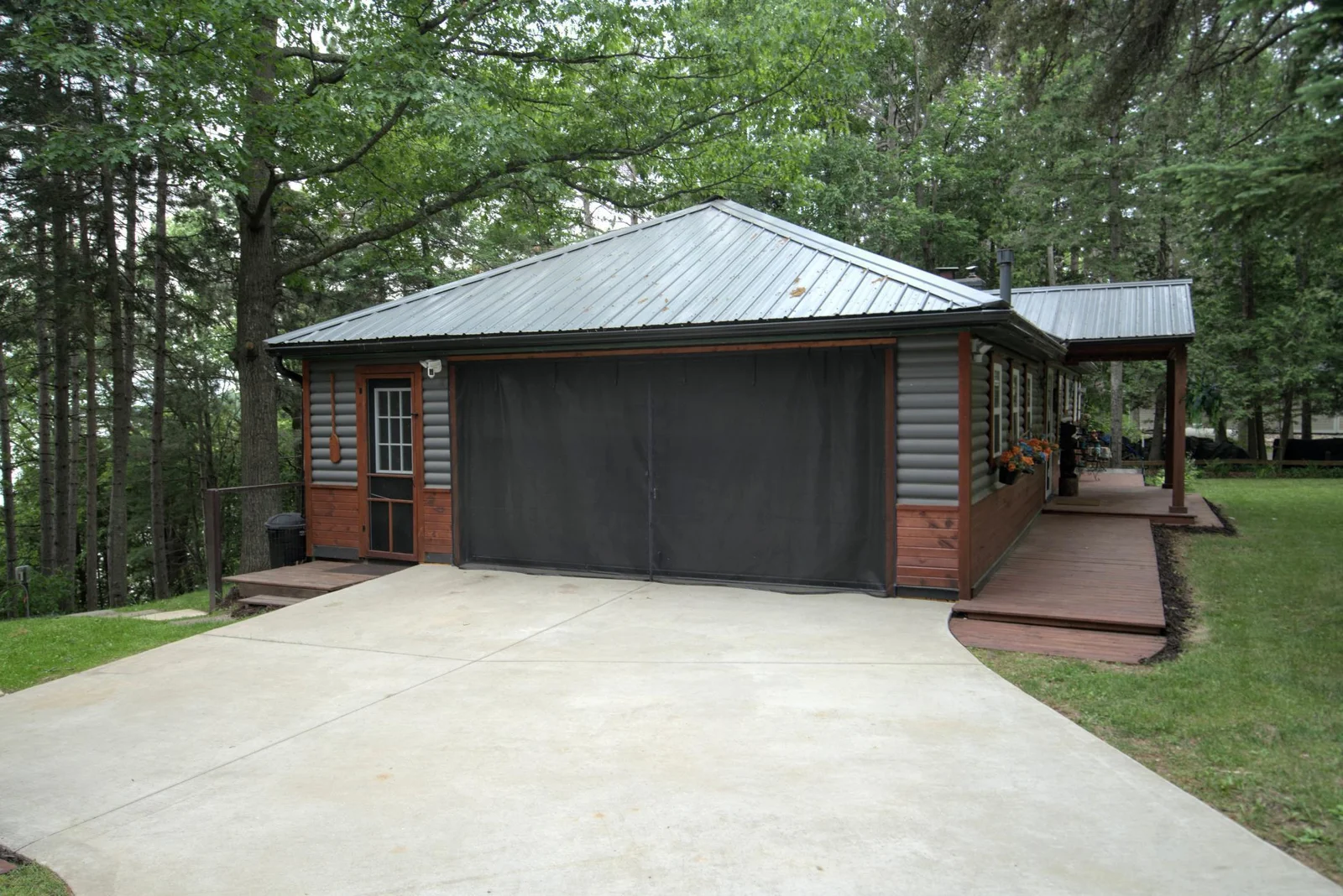 Attached 2 car garage