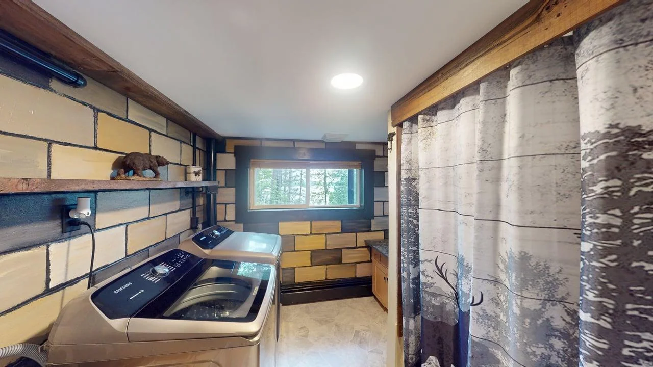Laundry w/walk-in shower