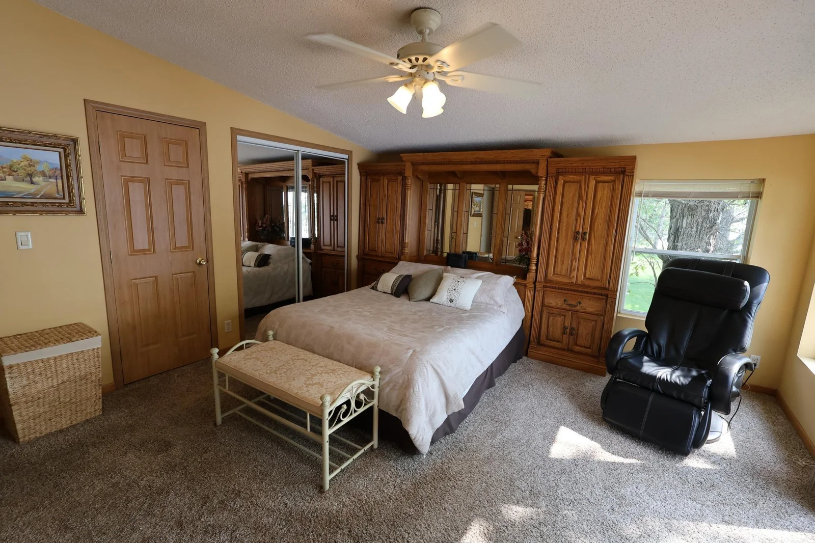 Main house- primary bedroom with a huge walk-in closet + an additional closet..JPG