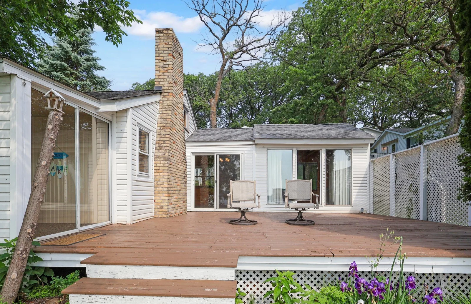 Lakeside cabin #1- great deck area!.jpg
