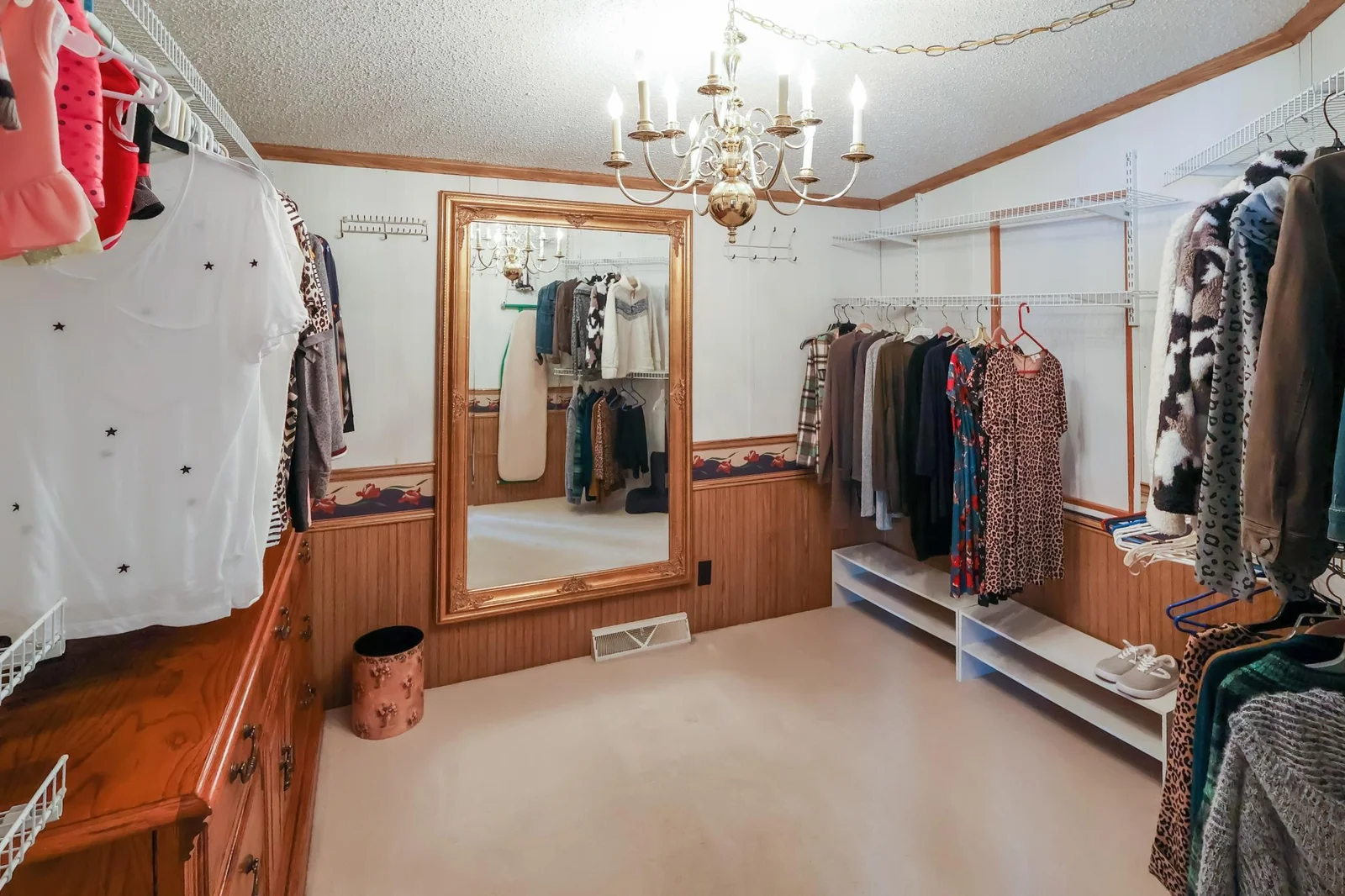 Main house- huge primary walk-in closet!.jpg