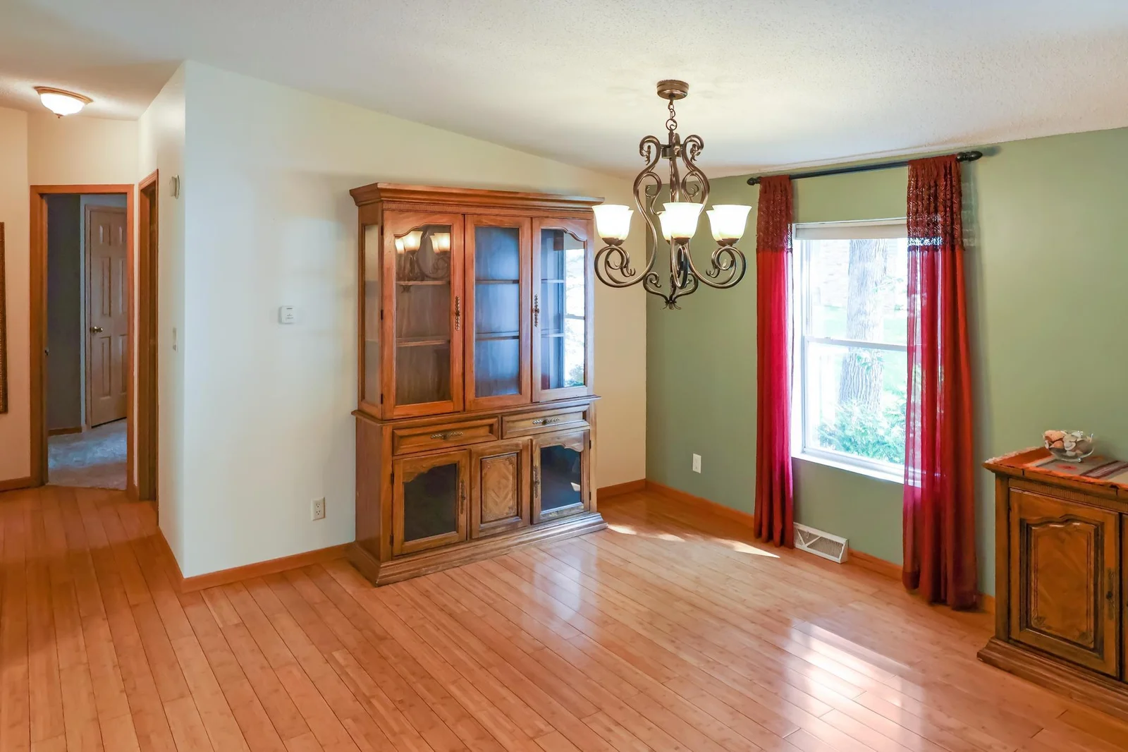 Main house- dining room area..jpg