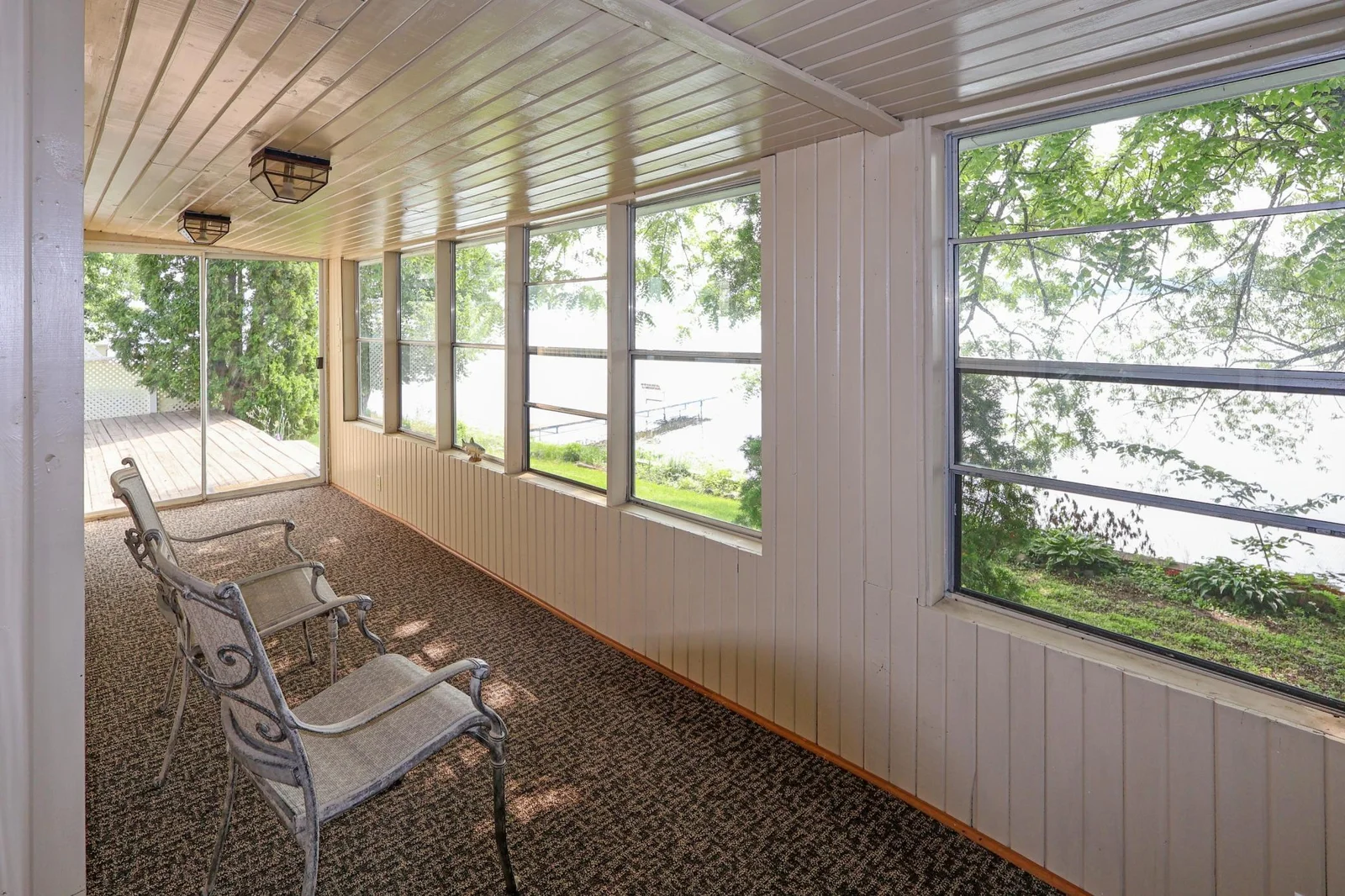 Lakeside cabin- enjoy your morning coffee in the lakeside porch..jpg