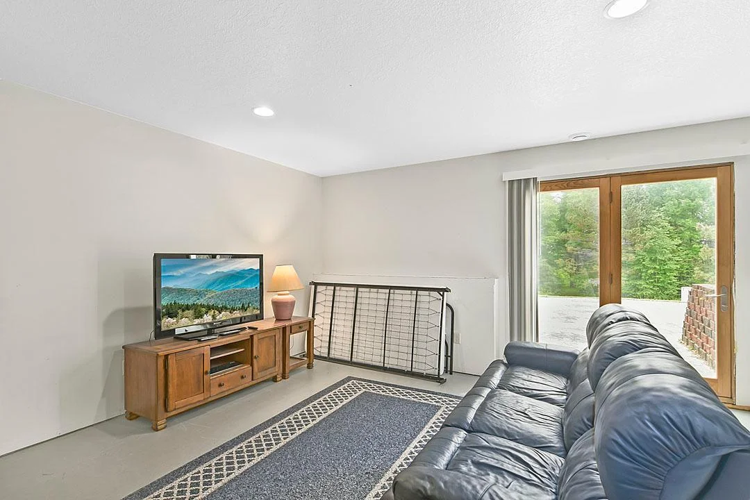Lower Sitting Area