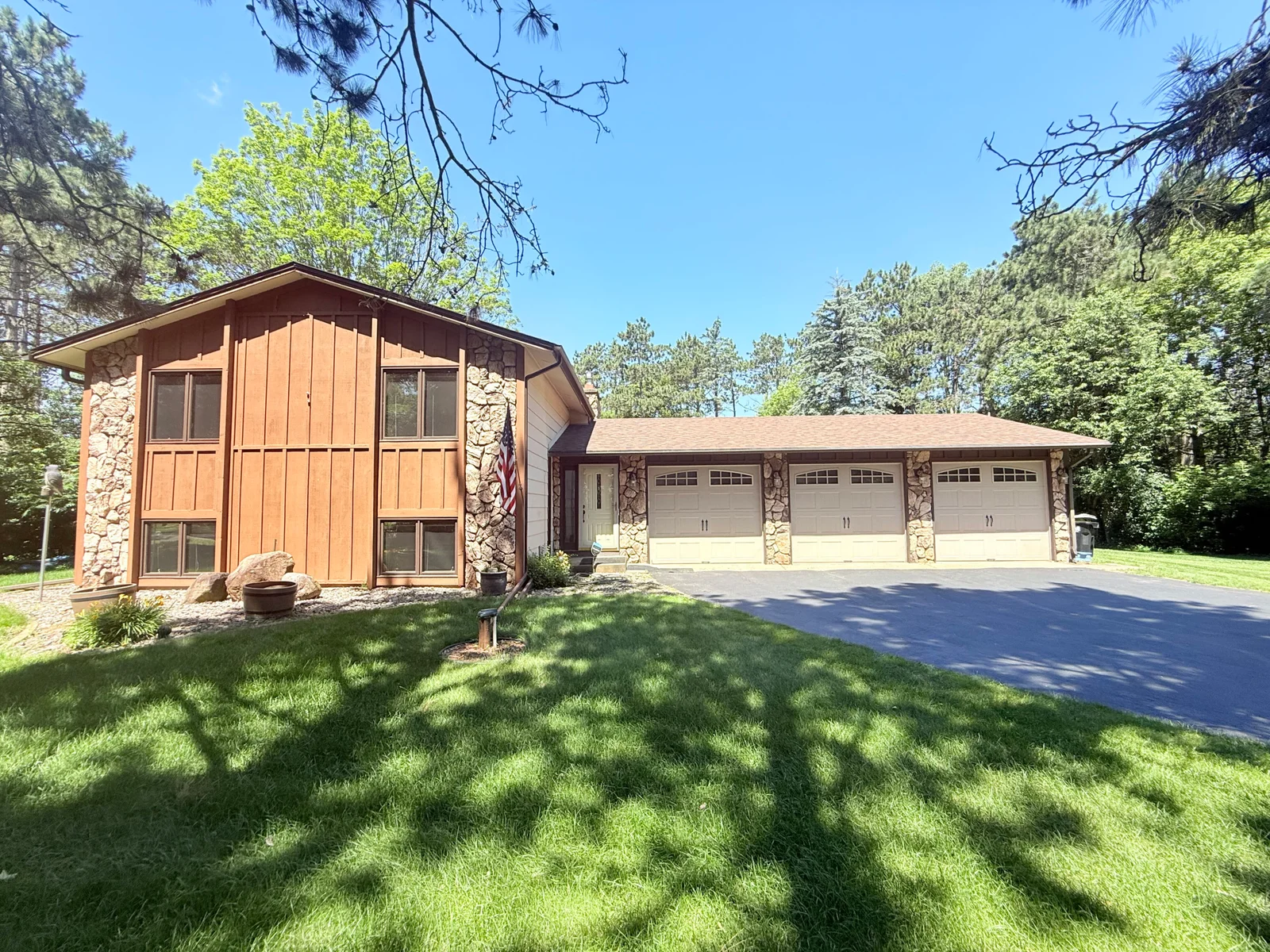 7829 Lois Lane, Circle Pines