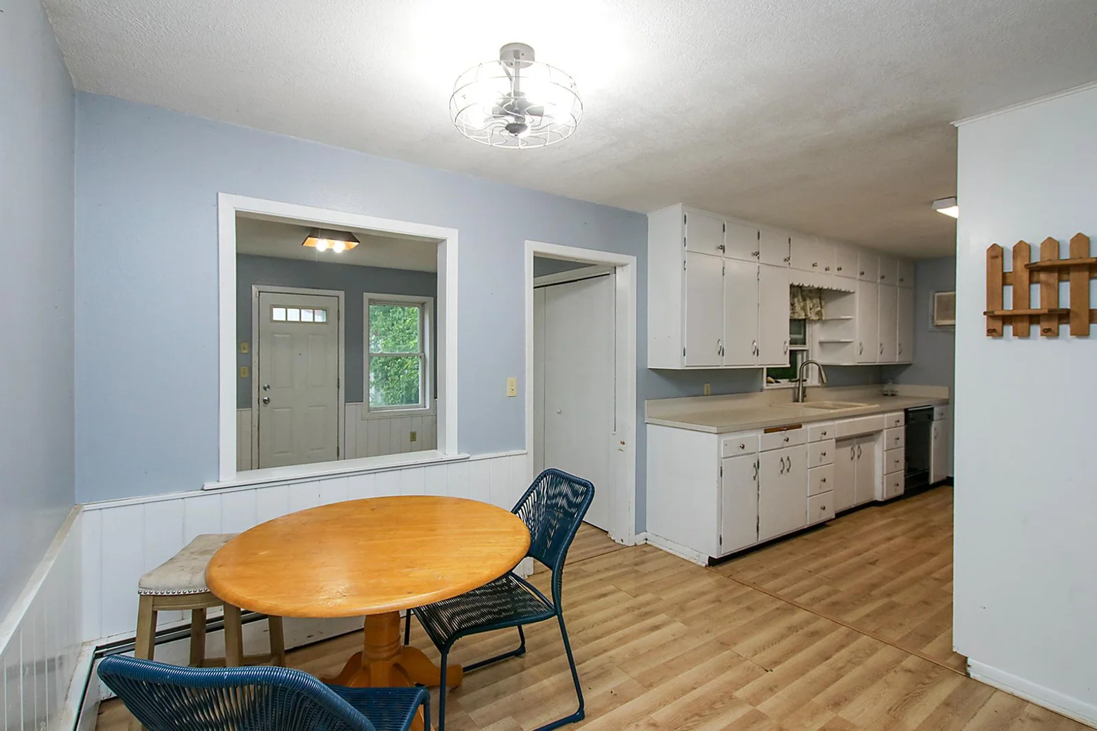 Dining room is open to the kitchen!
