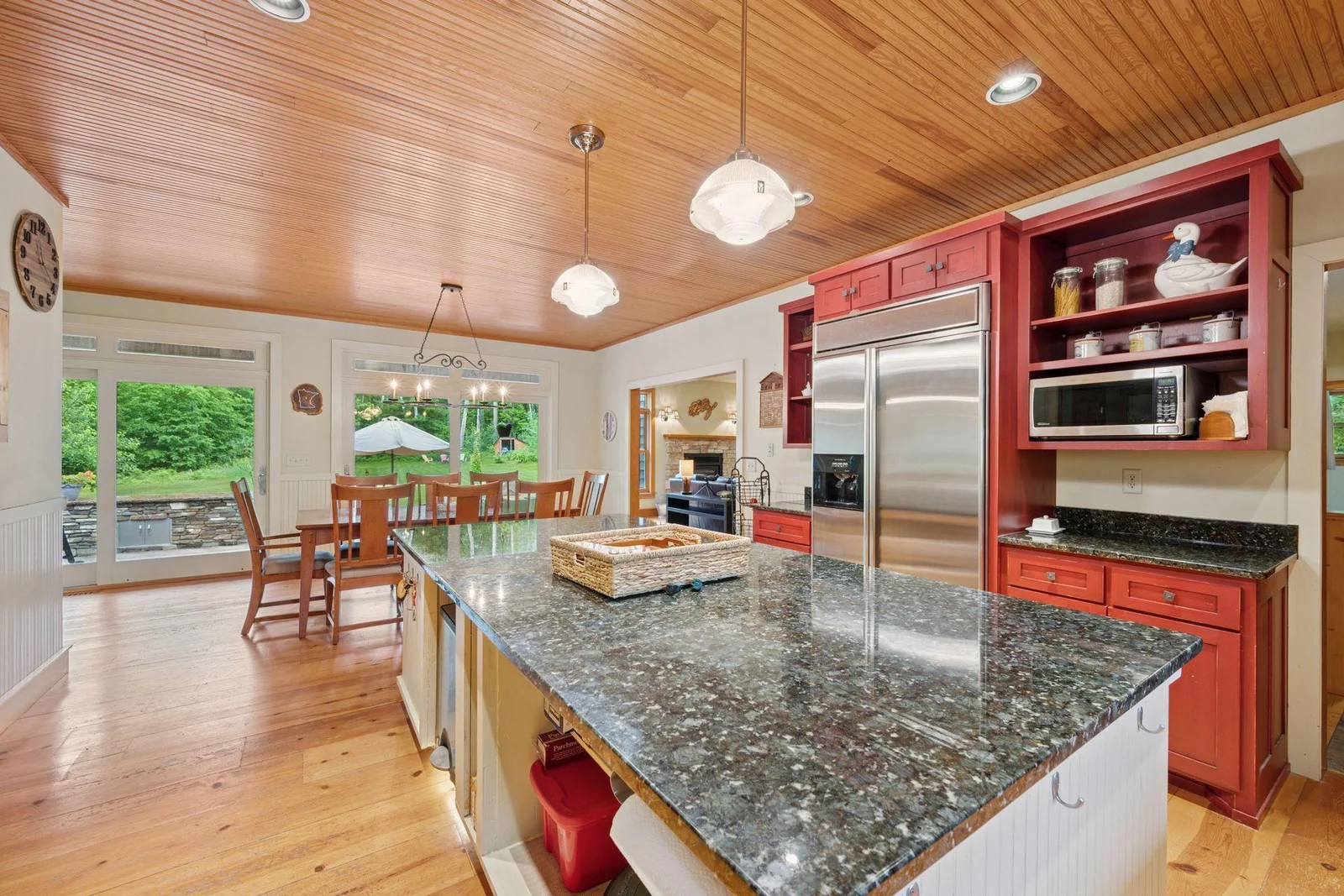 Plenty of space to offer buffet-style dining
