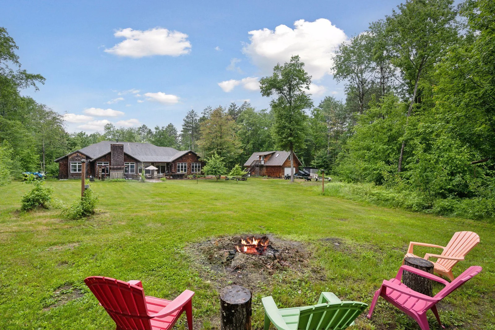 Fantastic private back yard perfect for a variety of yard games