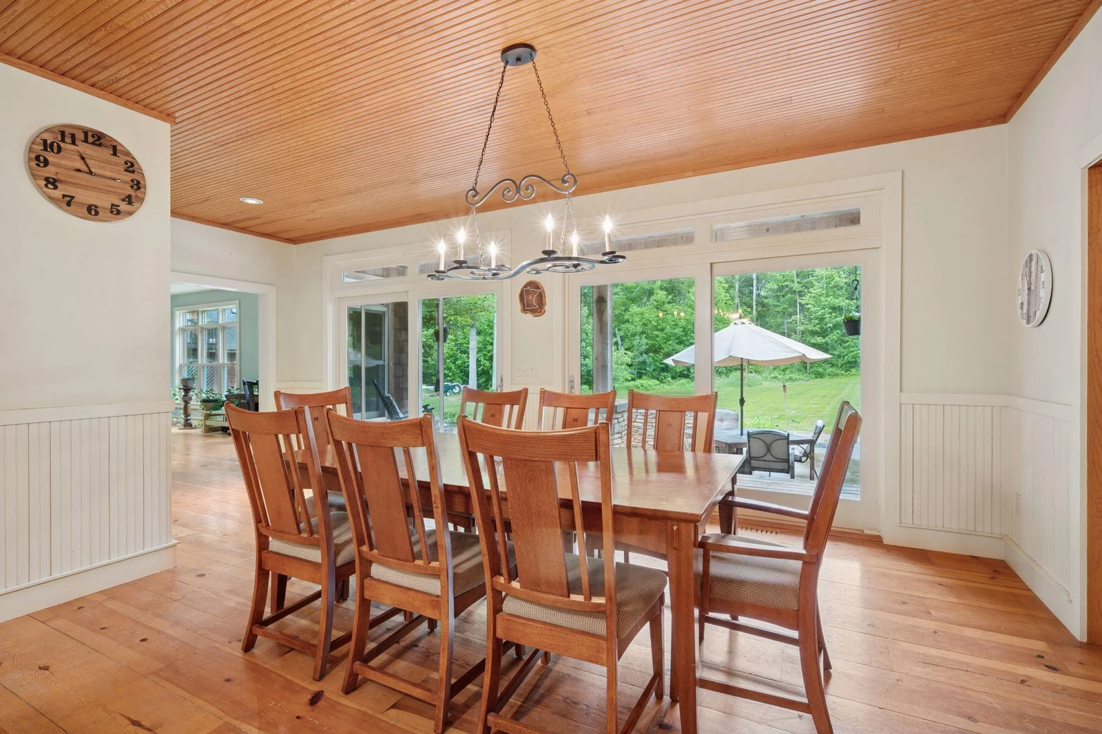 The dining area can accommodate your expandable dining table