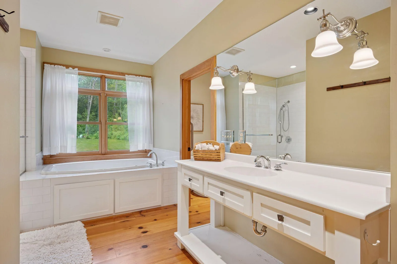 Spa-type primary private bathroom