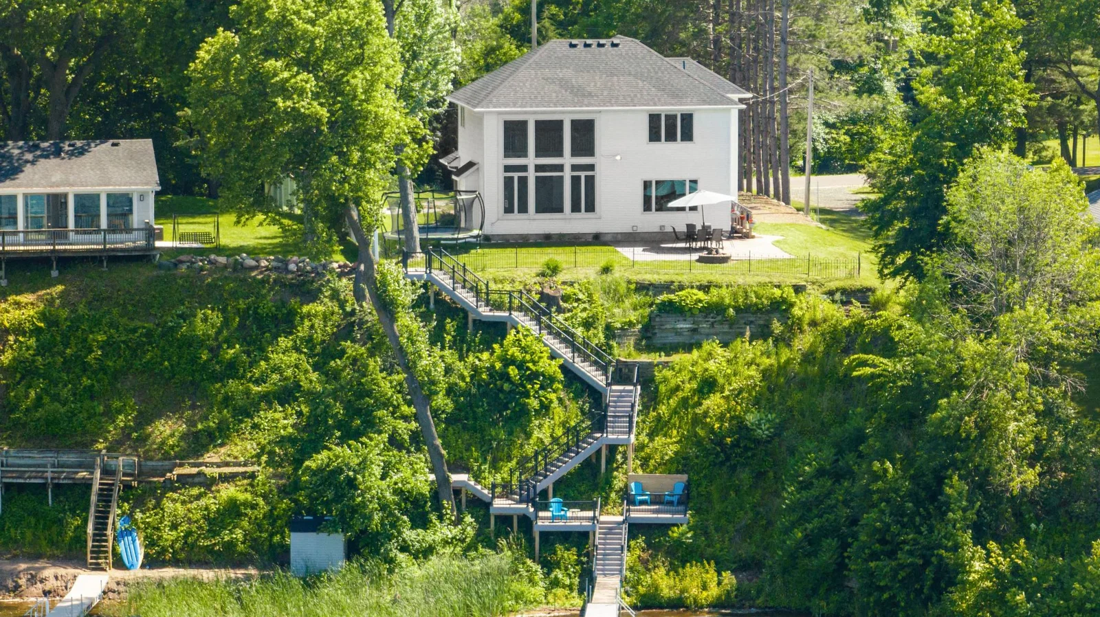 Multiple areas to enjoy the view of the lake