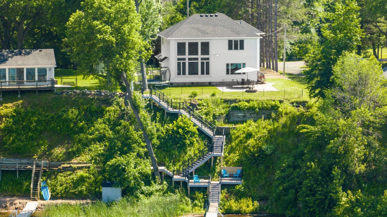 Multiple areas to enjoy the view of the lake