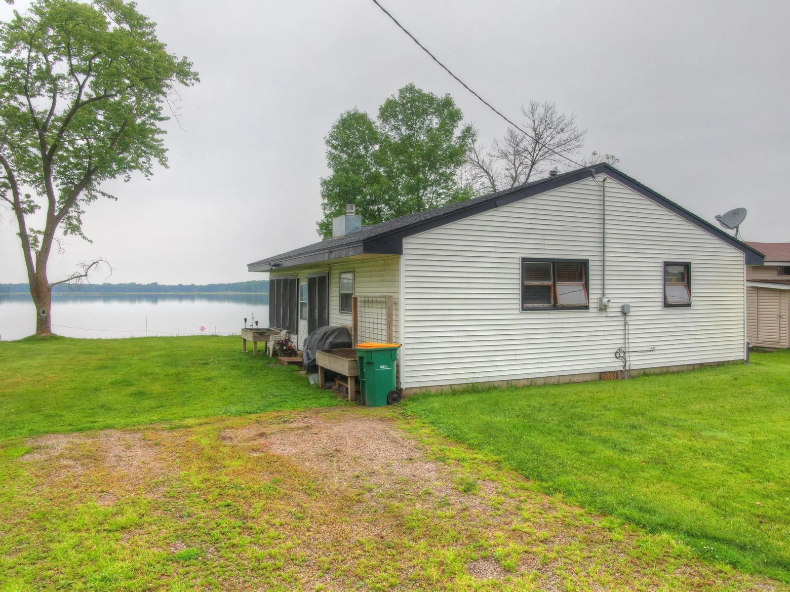 Lake John is a full recreation lake with 10-12' water clarity and does not turn green during the dog days of summer. With good fishing and full recreation it is ready for you to have fun in the sun on the sandy shores of Lake John this summer!