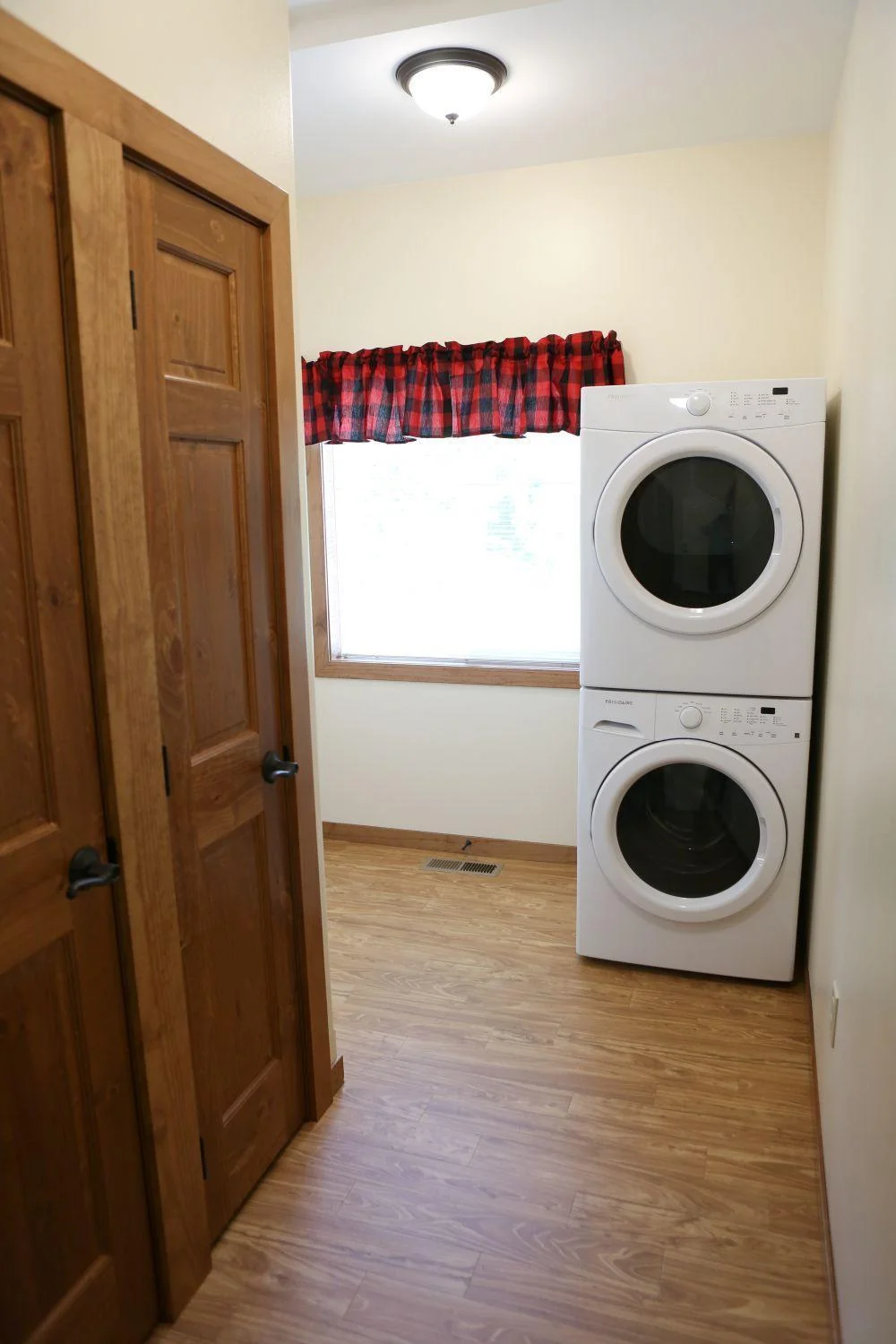 LAUNDR~1.JPG
