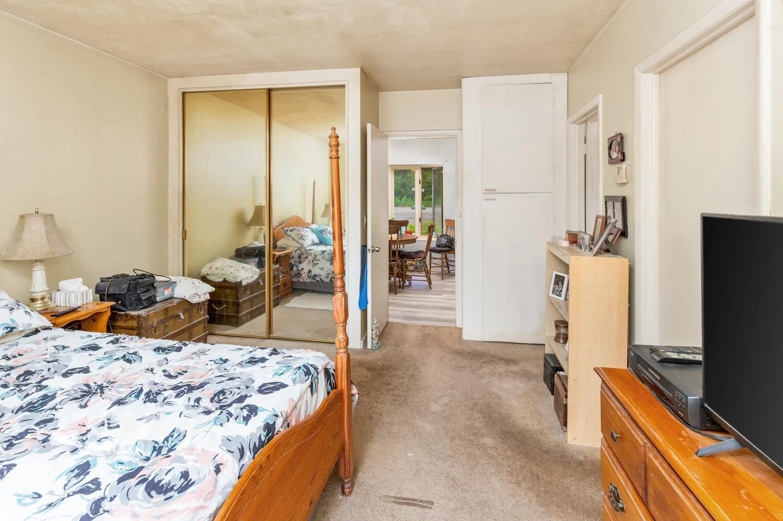 Main bedroom 2.jpg