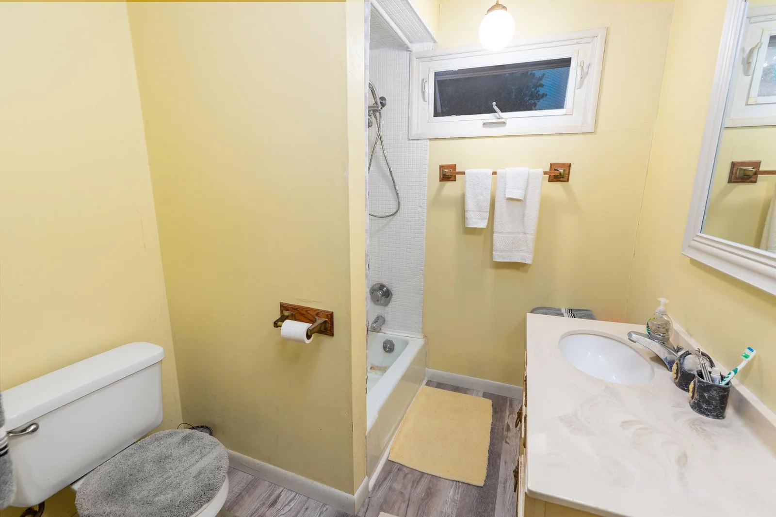 Bathroom 2.jpg