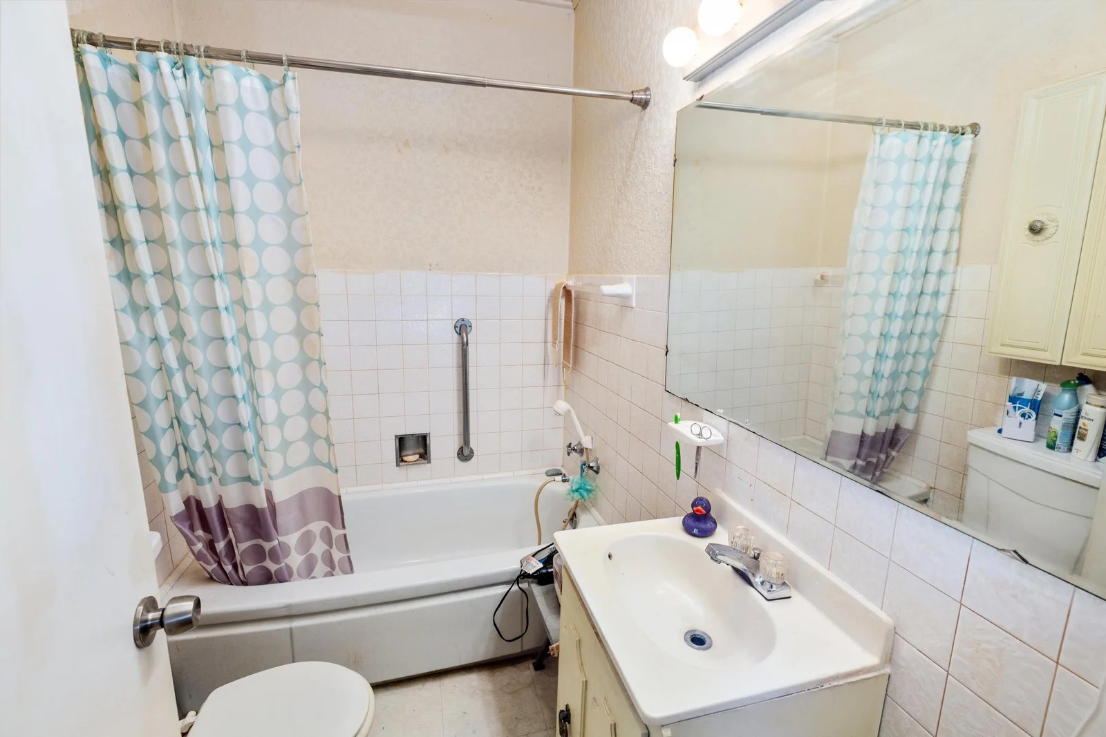 Main bathroom.jpg