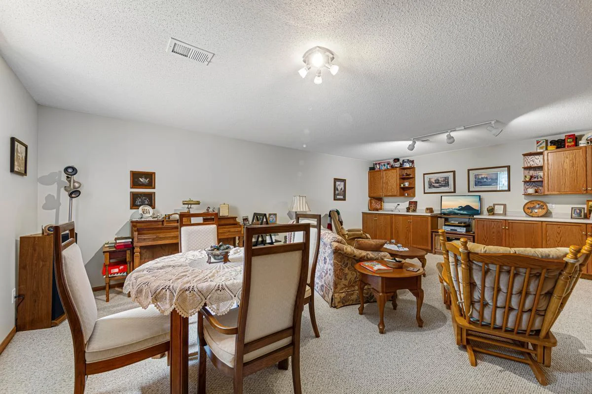 40 Family room_lower.jpg
