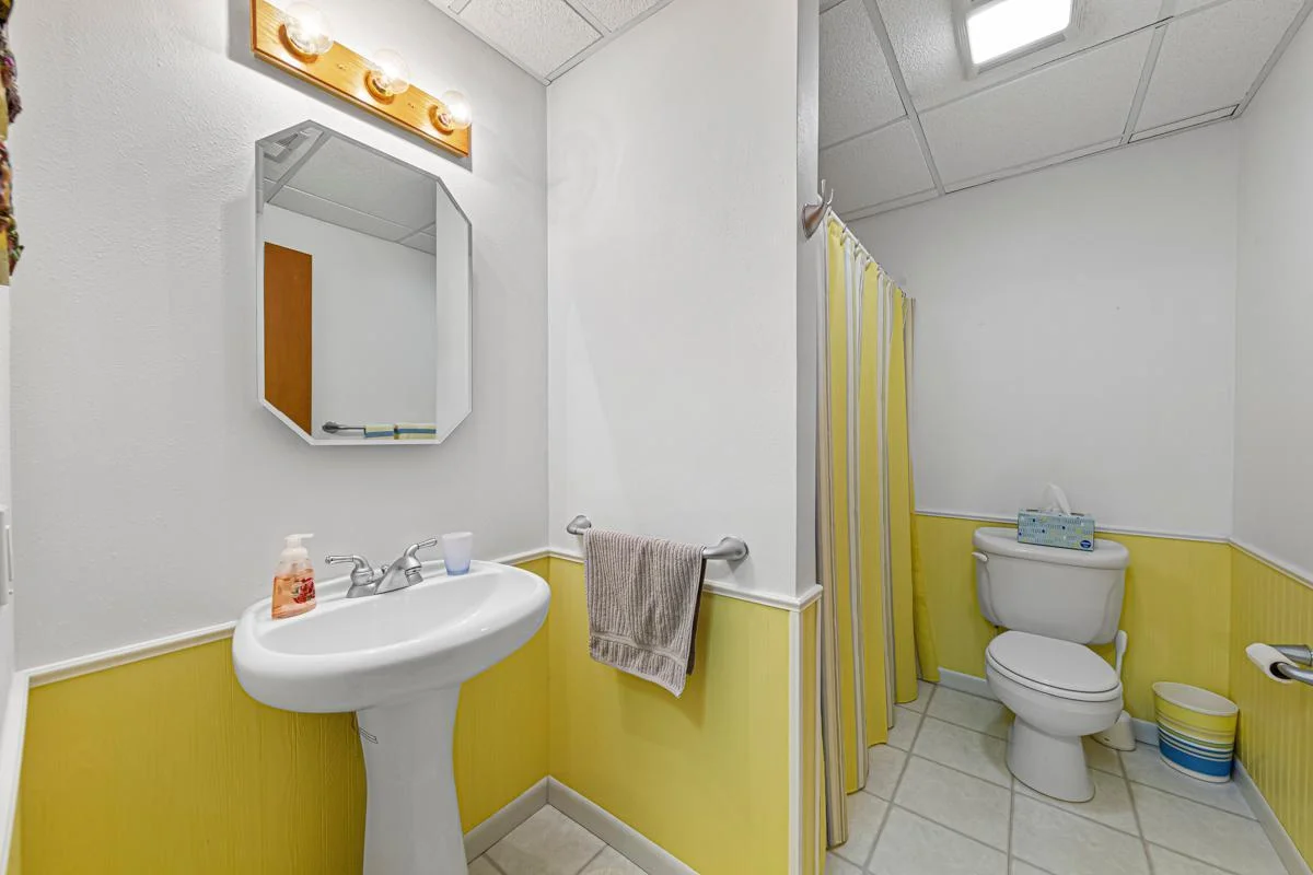 42 Bathroom_lower.jpg
