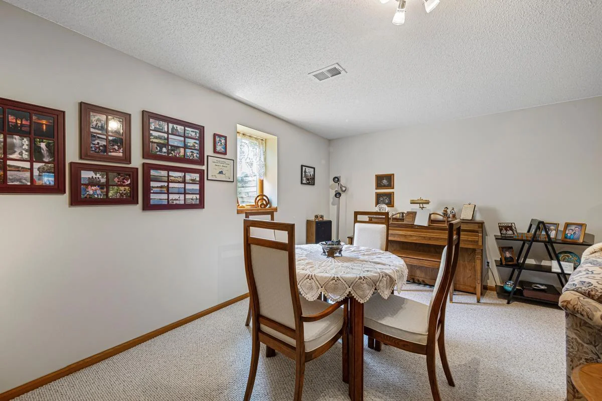 39 Family room_lower.jpg