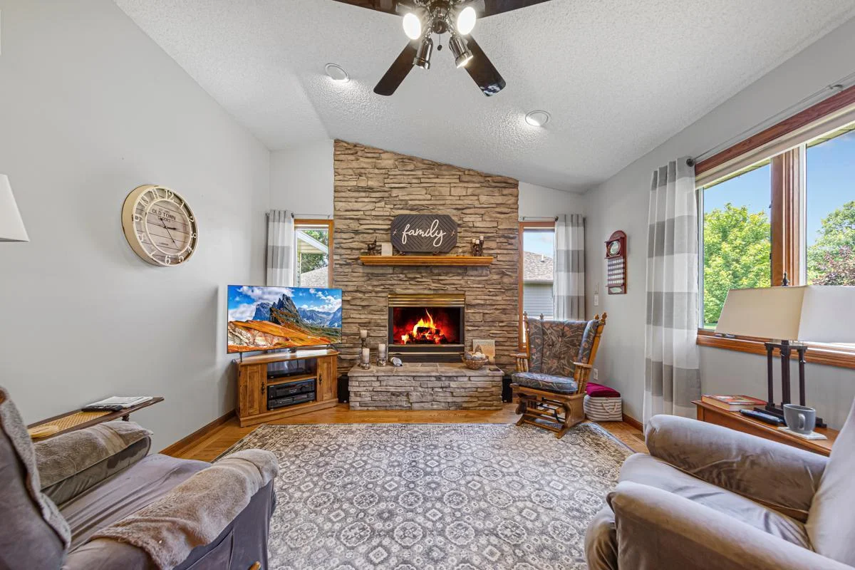 26 Family room.jpg