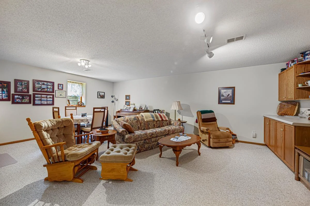 38 Family room_lower.jpg