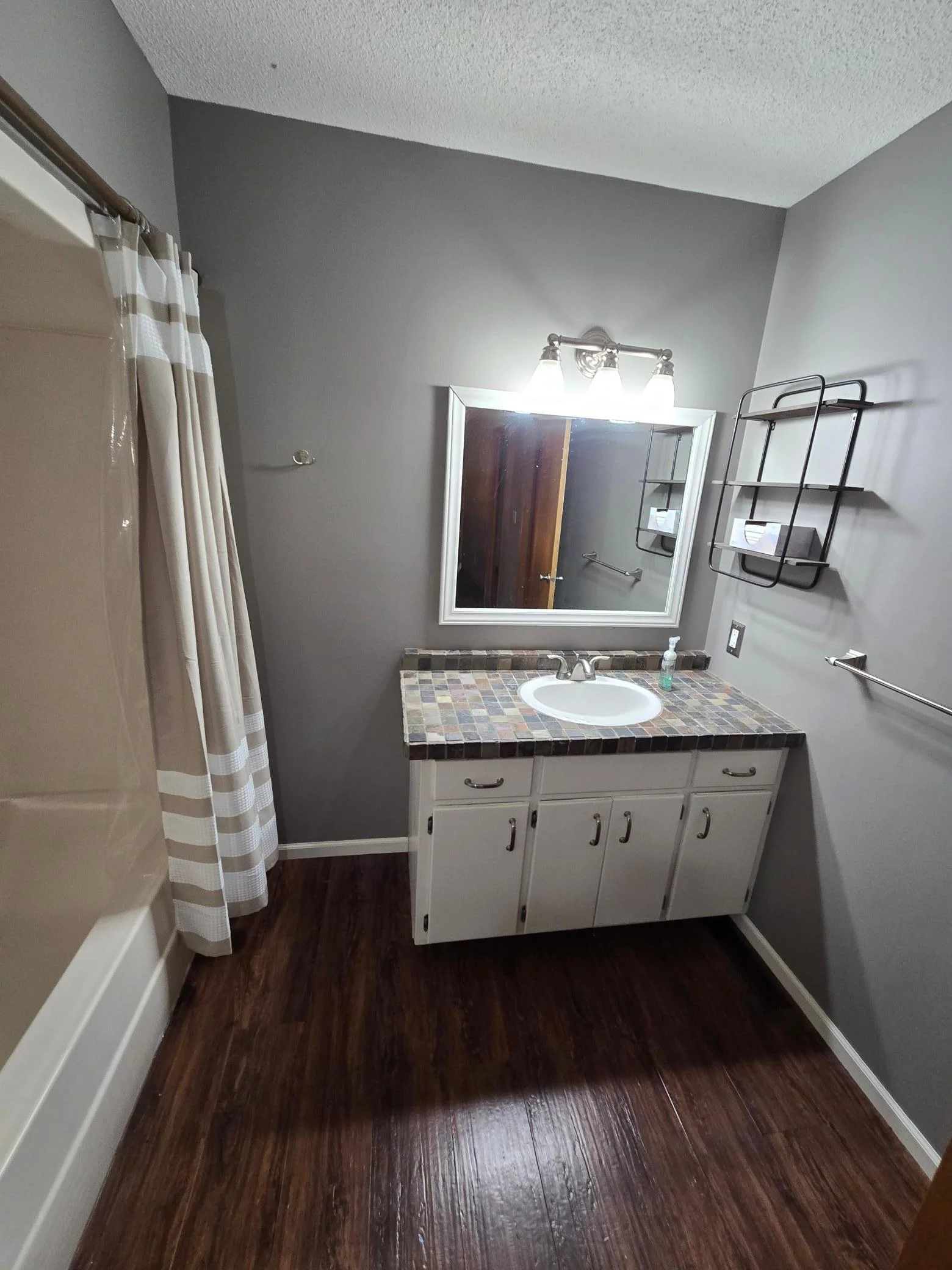 Upper level full bath