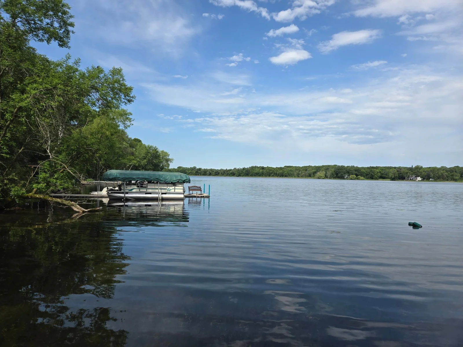 100' of lakeshore on Long Lake