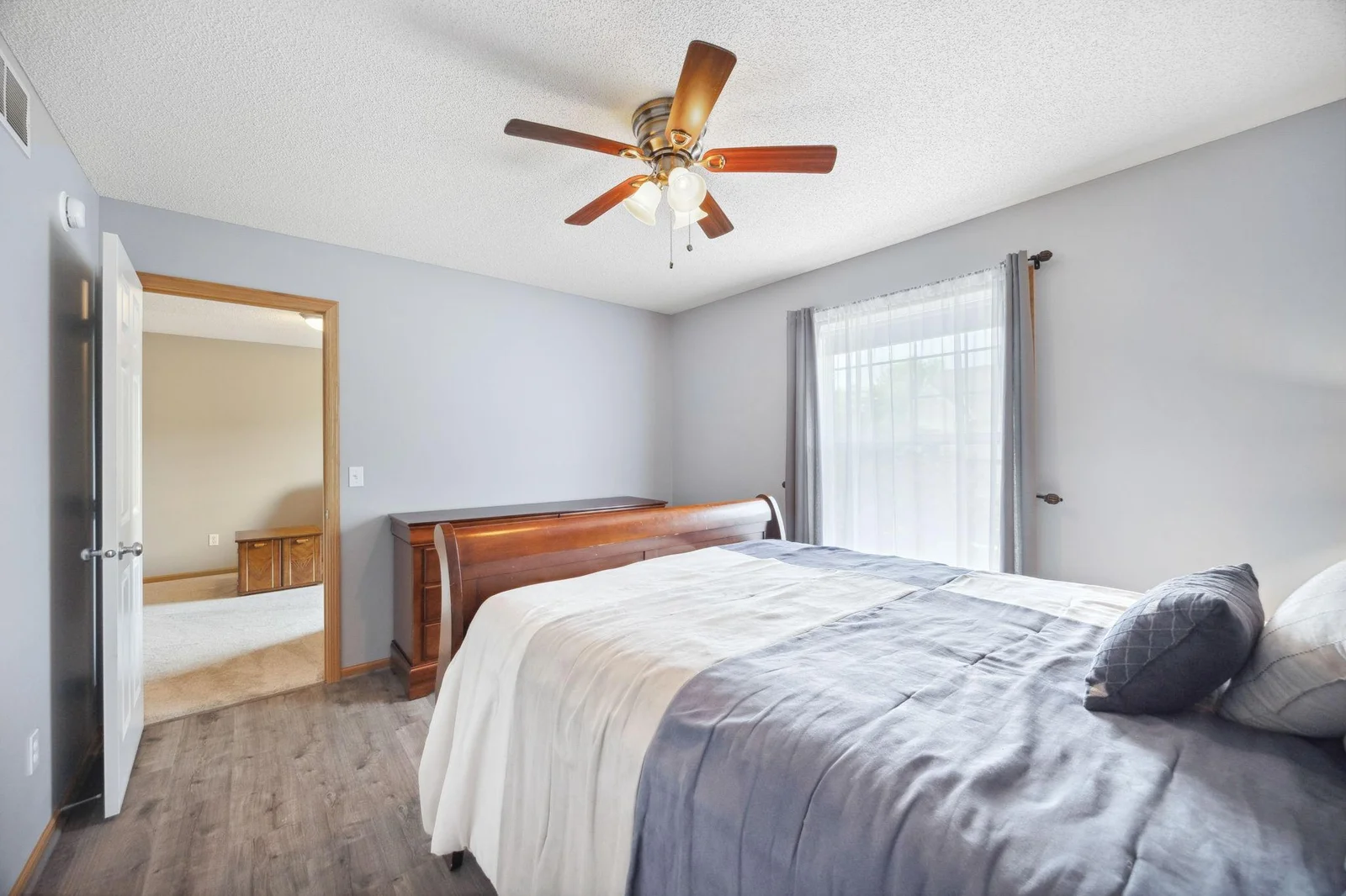 13 x 11 secondary bedroom.