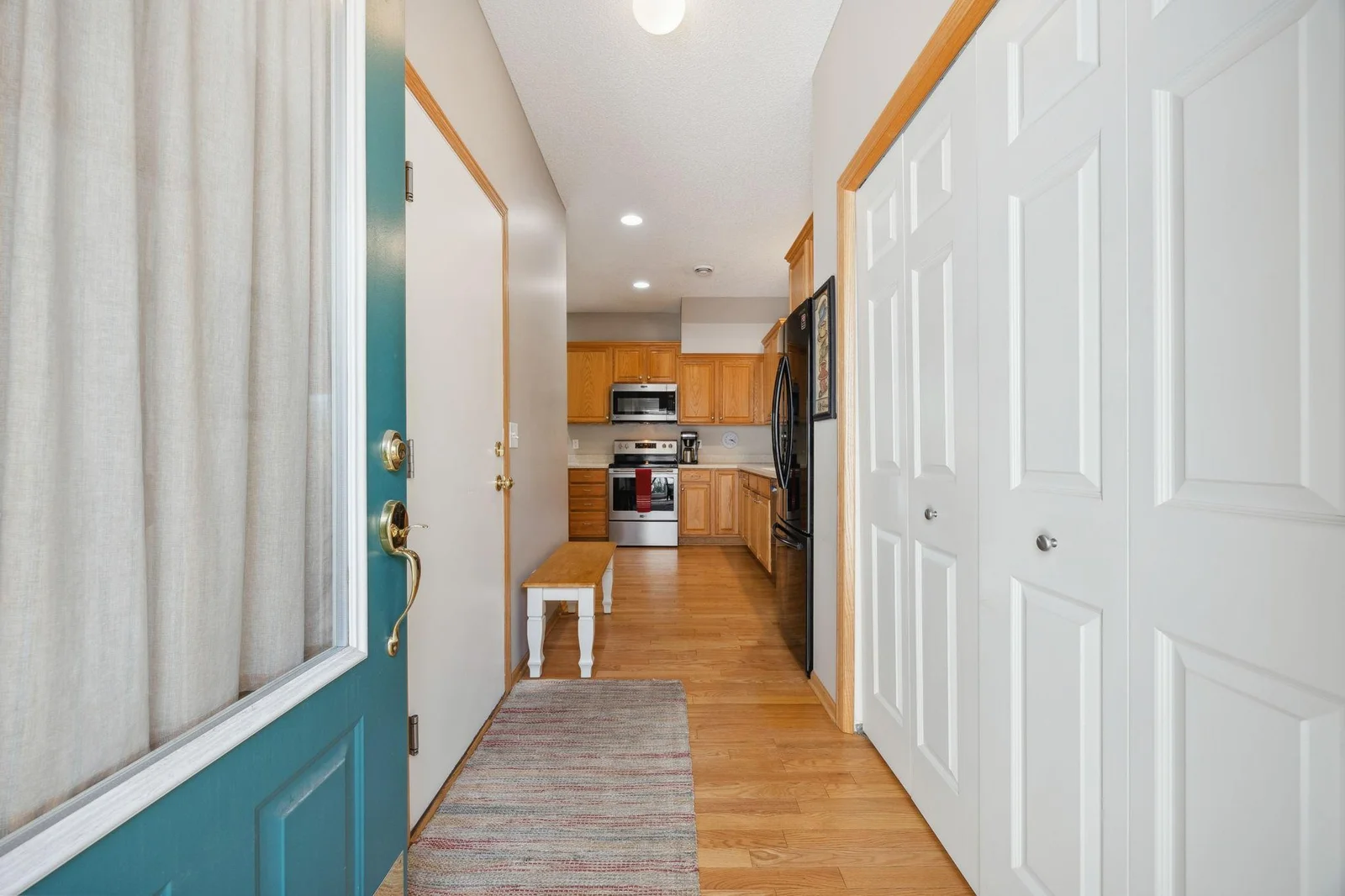 Make your offer to stay and make this Townelakes townhome, yours.
