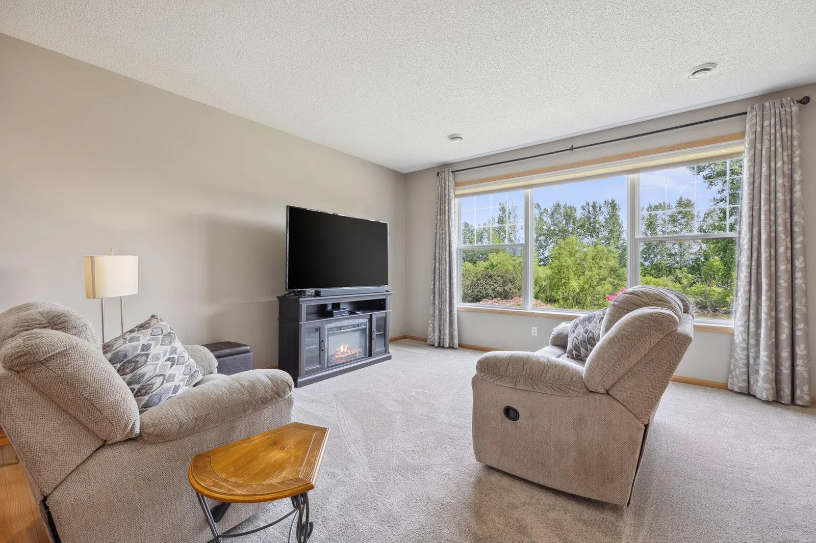 Spacious living room off the kitchen/dining