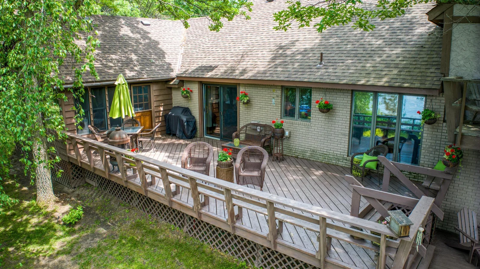 Large Lakeside Deck.jpg