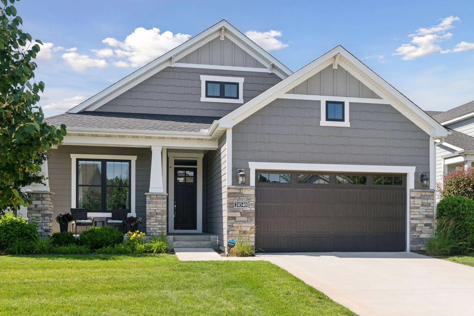 24540 Niblick Alcove, Shorewood