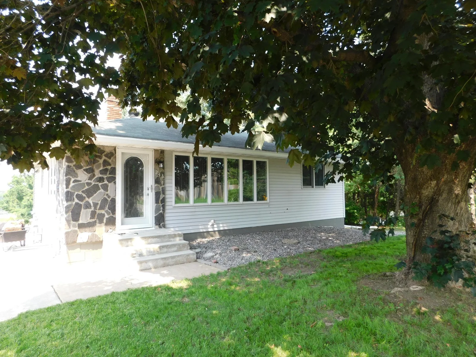 Photo 1 of 243 Demont