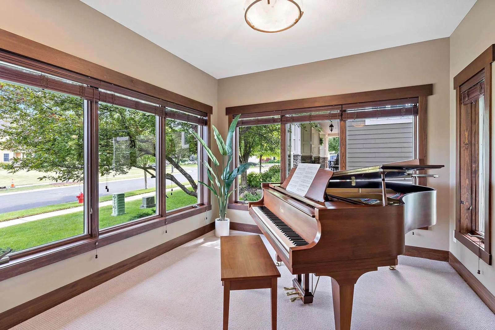 Flex Space With Lots Of Windows