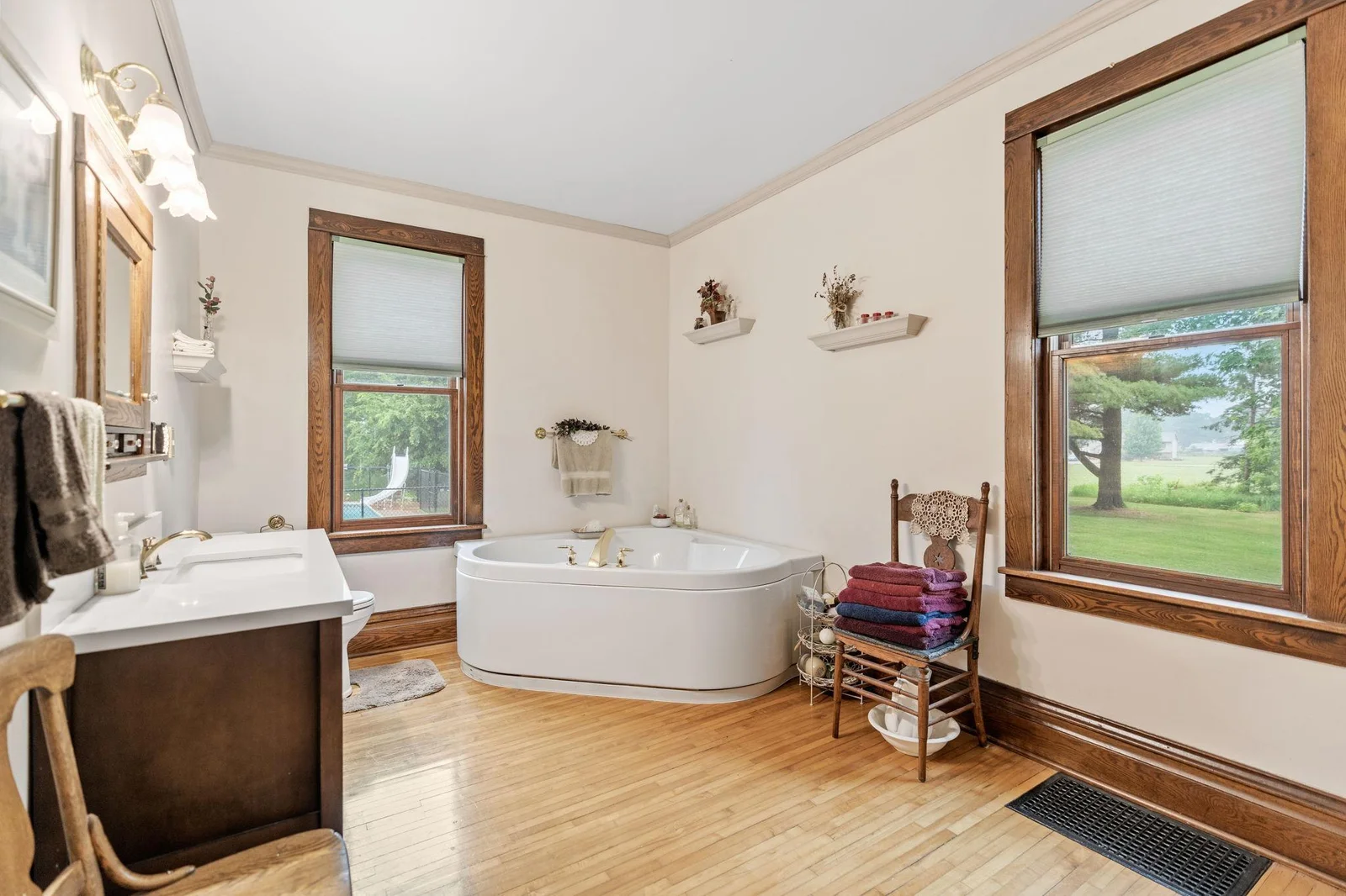 Main level Bathroom-features a jetted tub.