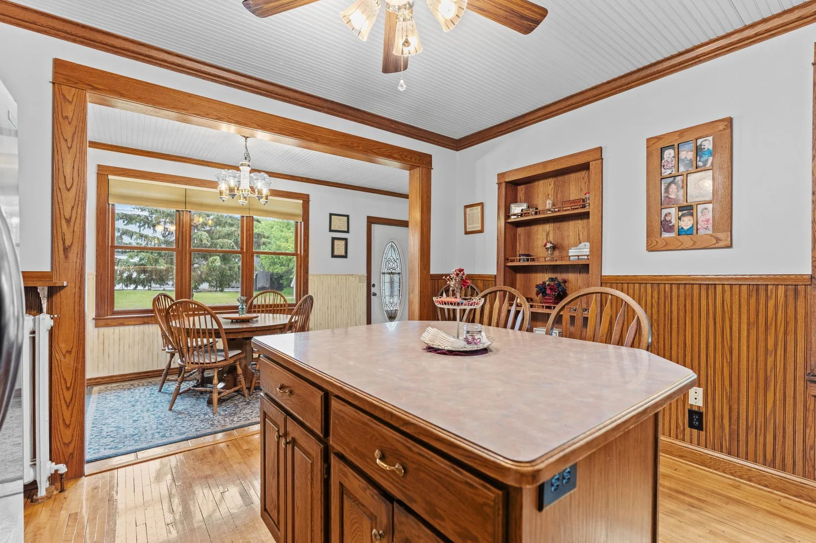 Kitchen area facing into the dinette area.