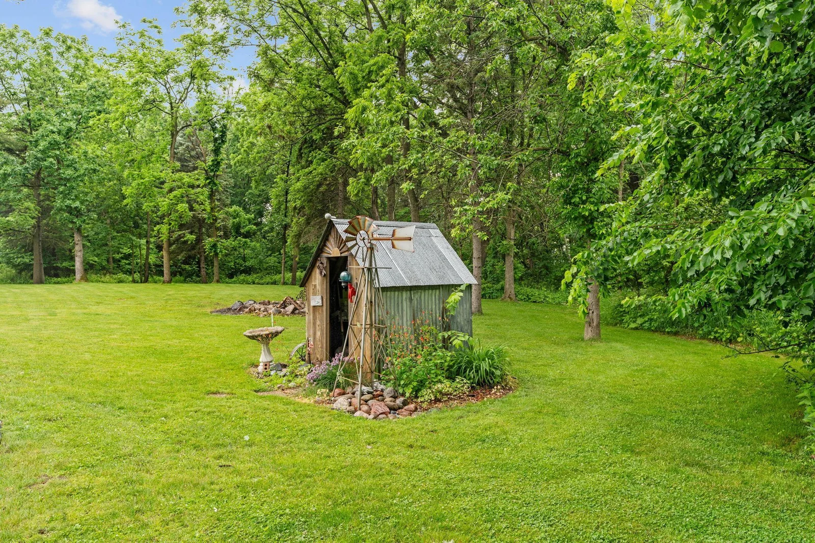 Charming shed.