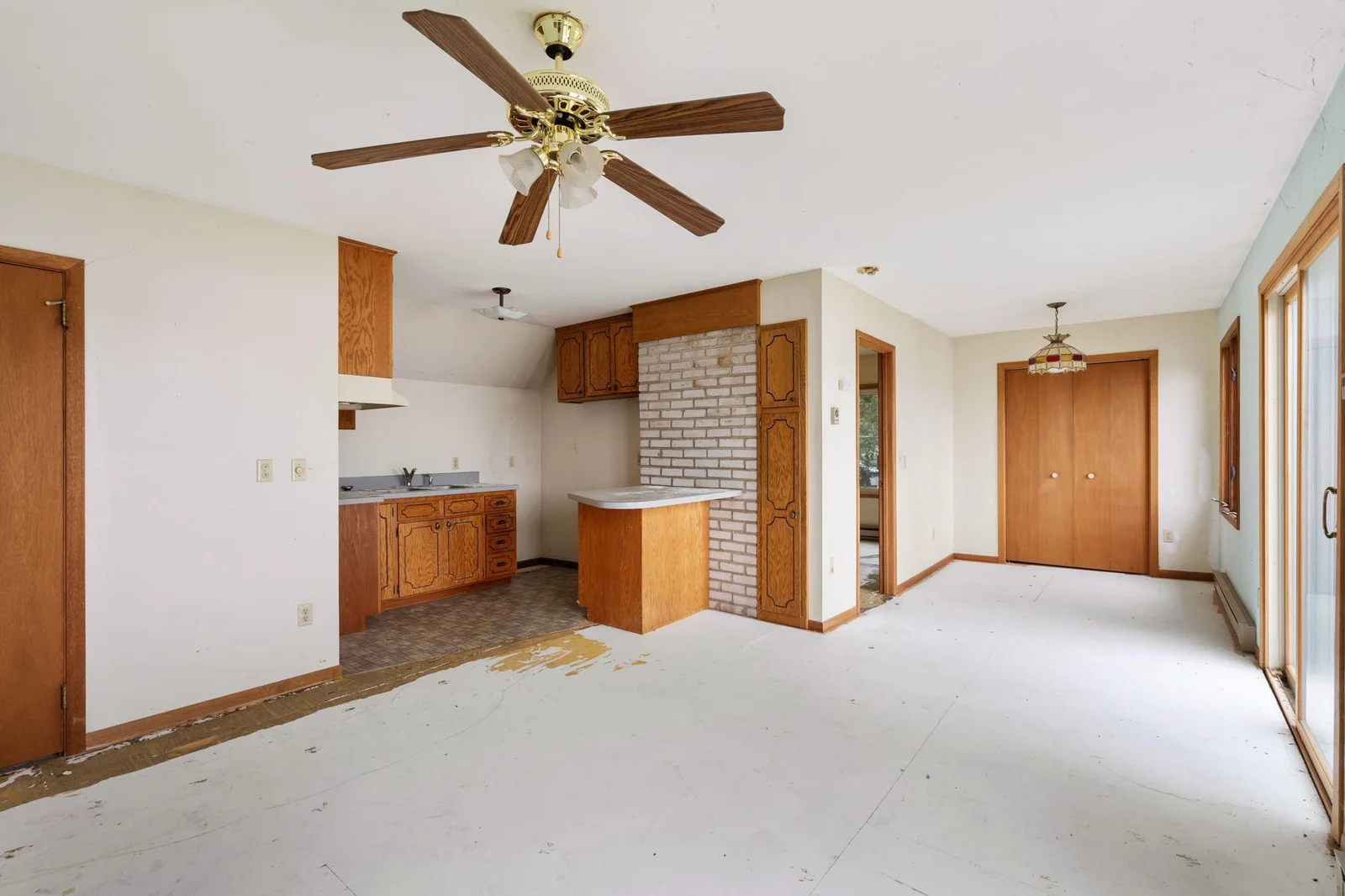Upper level living/dining