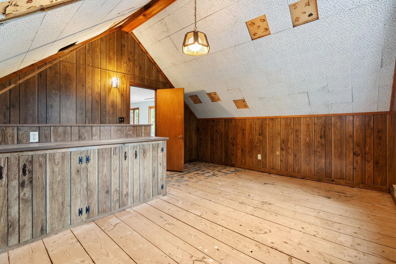 Upper level bonus room at the top of the stairs