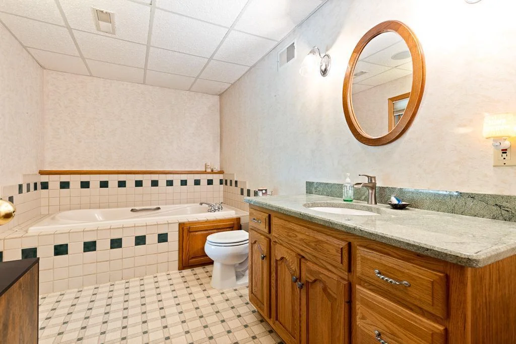Lower level full bath