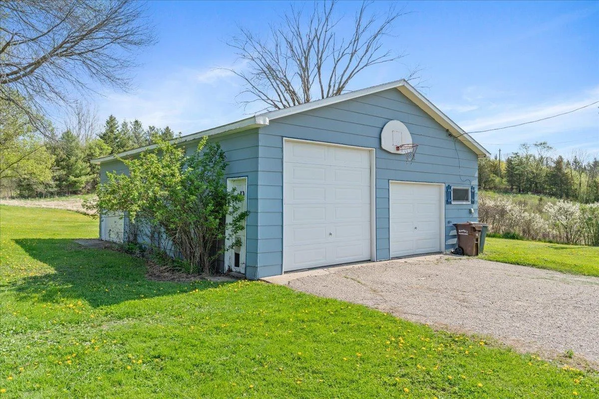 Detached insulated & heated garage