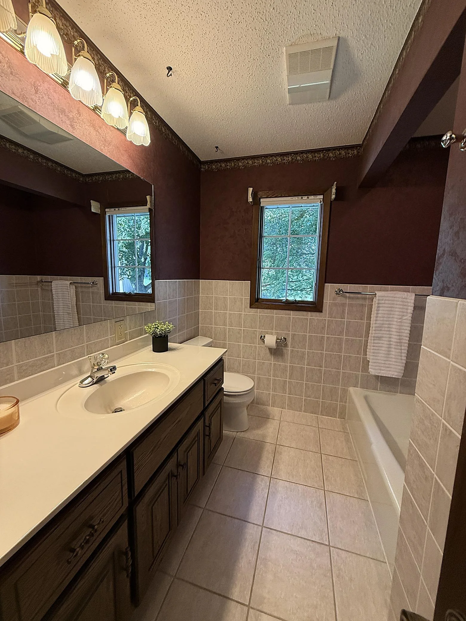 Upper Level Bathroom 3/4