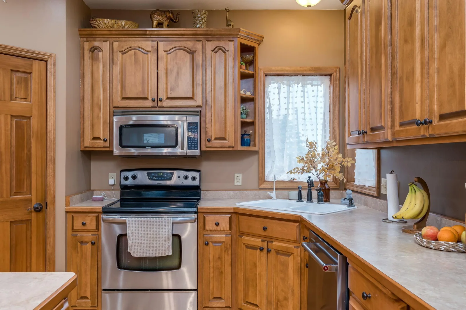 Kitchen w/ ample raised panel cabinets and lots of countertop space to cook at!