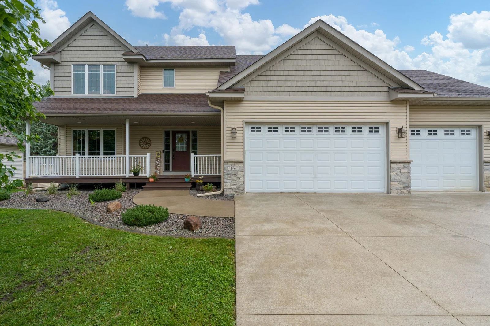 104 Hazelwood Avenue, Cologne