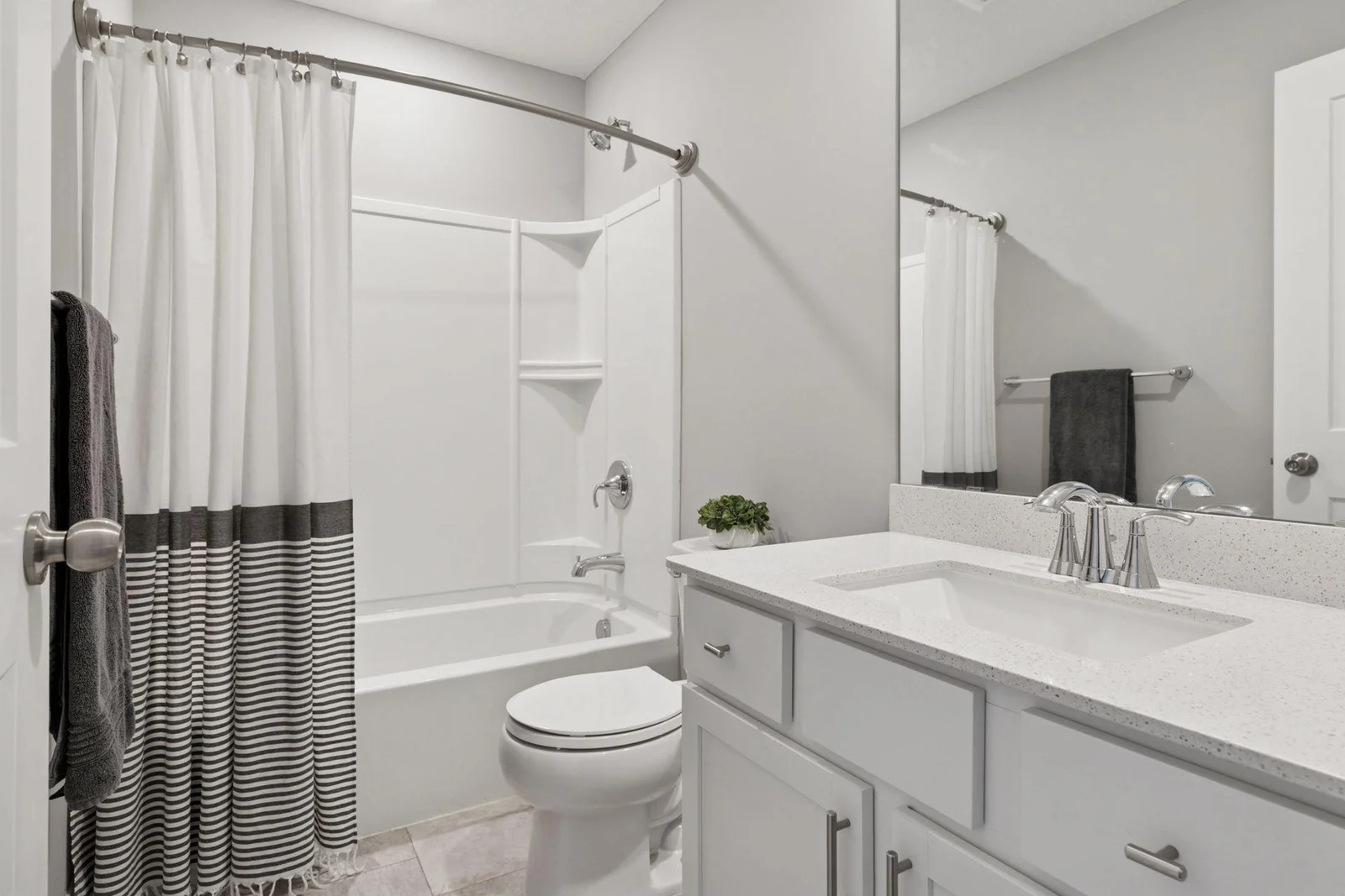 Upper level full bathroom