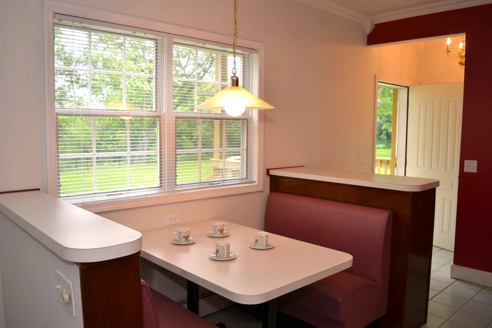 Breakfast Nook 2.JPG