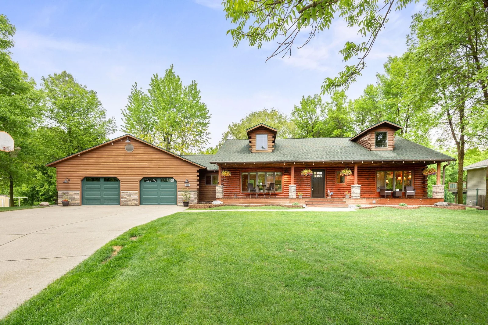 631 Pheasant Run, Winsted