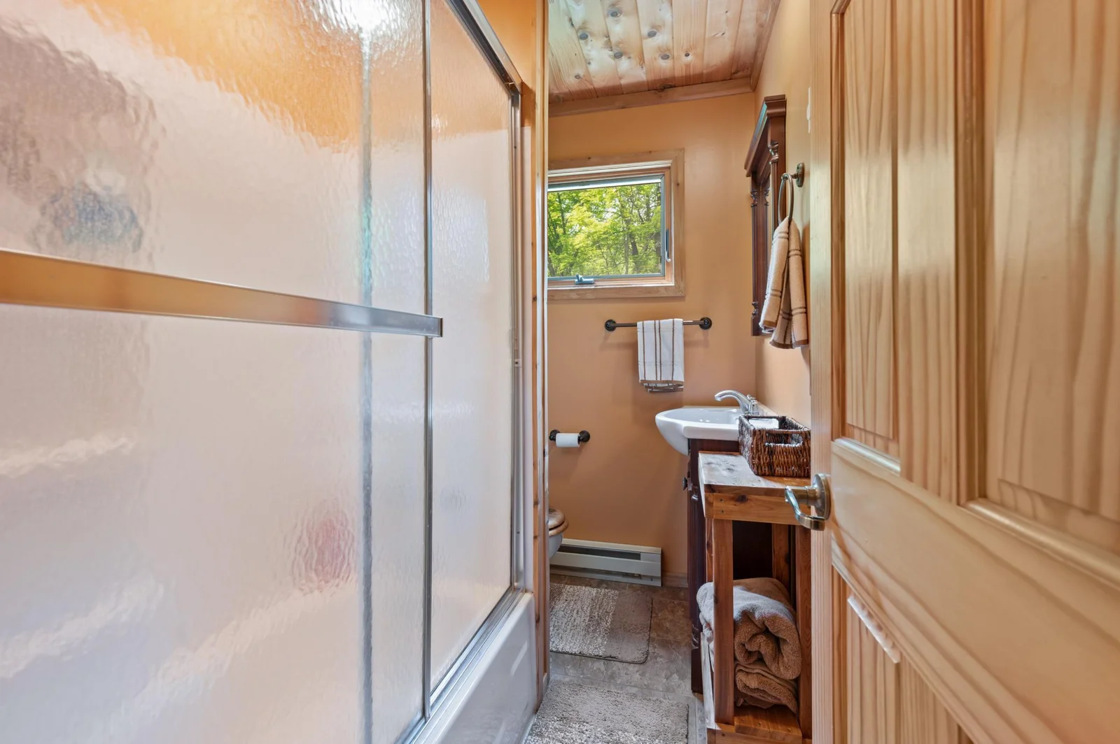 Upper Full Bath